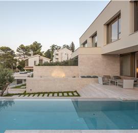 4 Bedroom Luxury Villa with Heated Pool and boat mooring, Ciovo near Trogir – Sleeps 8